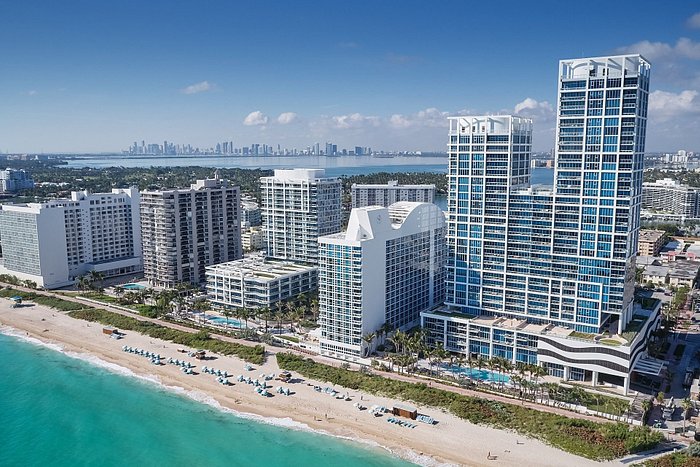 carillon-exterior-beach